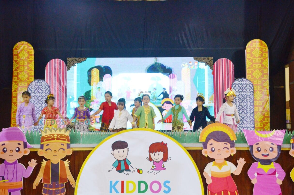Penampilan drama dari anak Kelompok Bermain Kiddos
