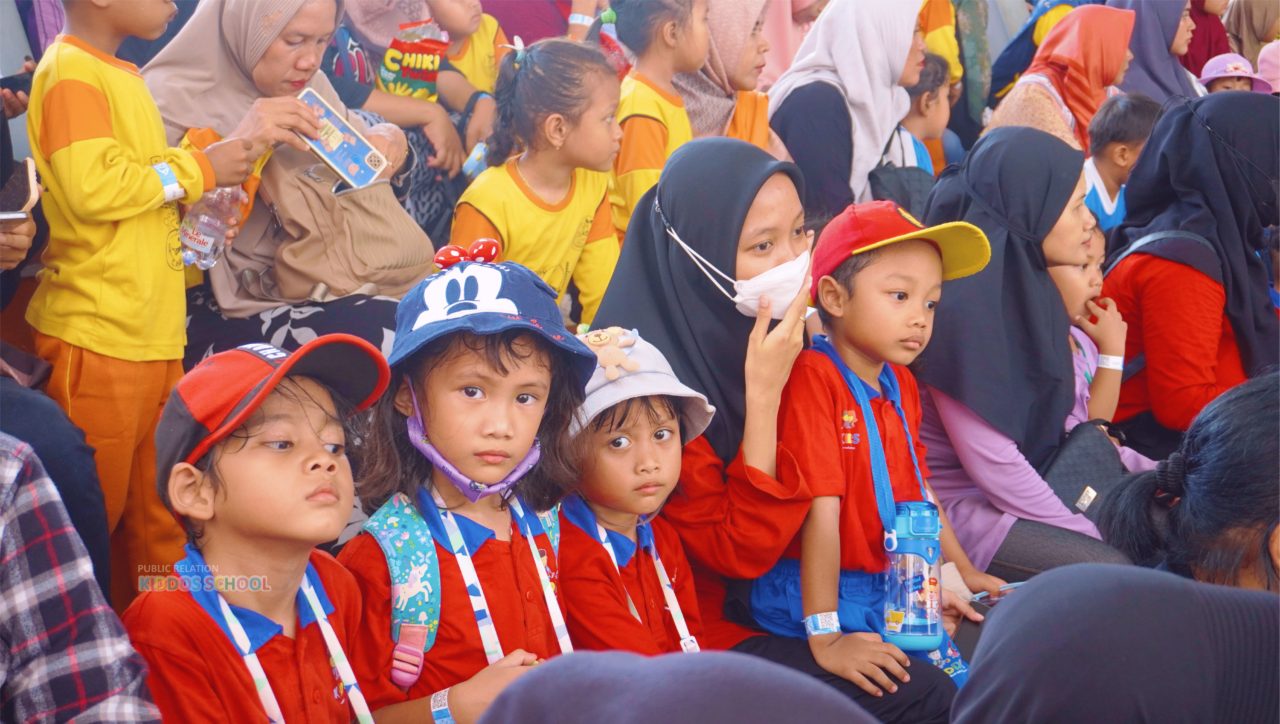 Melihat aksi Lumba-lumba di Batang Dolphin Center