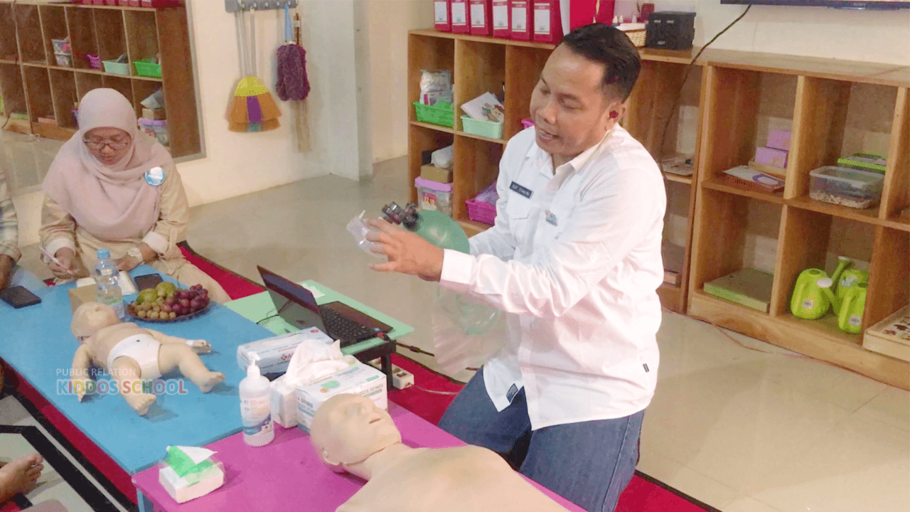 Pelatihan BHD Kiddos School